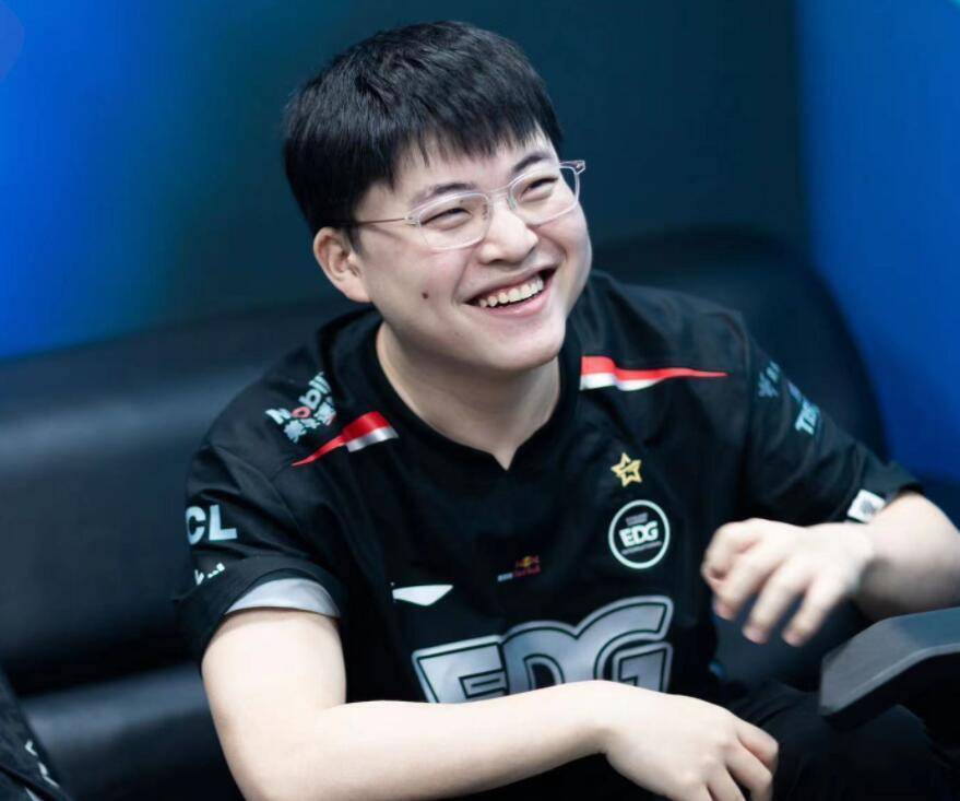 Uzi意外战胜RNG，表现优异引爆全场！